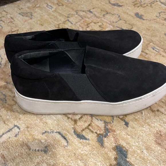 Vince size 9.5 women’s slip on vans in great condition - only worn a few times - Picture 2 of 2